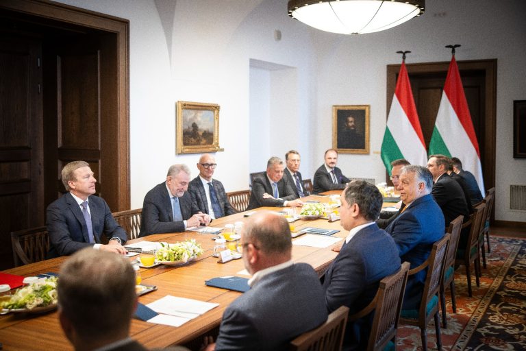 Orbán Viktor legnagyobb európai iparvállalatok vezetőivel folytatott tárgyalást