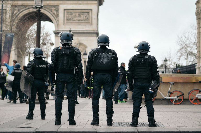 Elfogtak egy feltételezhetően merényletre készülő orosz-ukrán férfit a párizsi repülőtér közelében