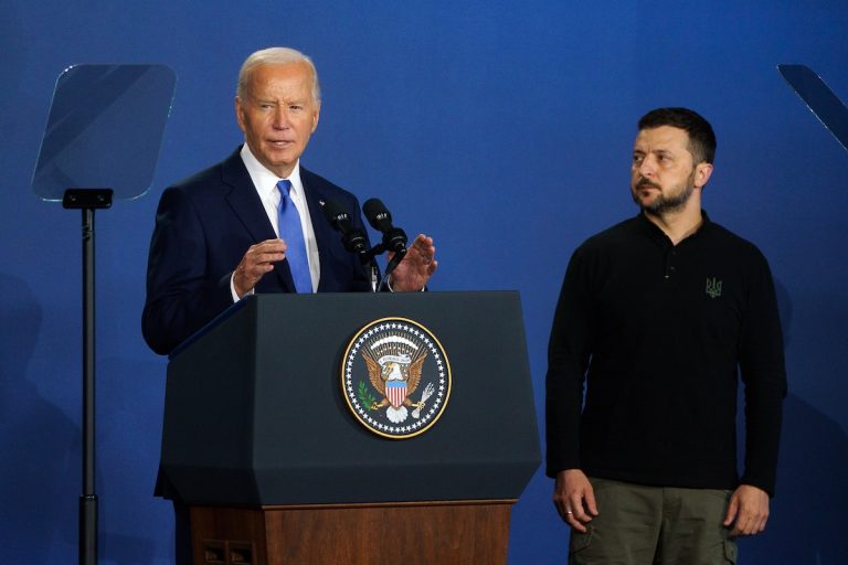 Óriási baki: Putyinként konferálta fel Biden Volodimir Zelenszkijt