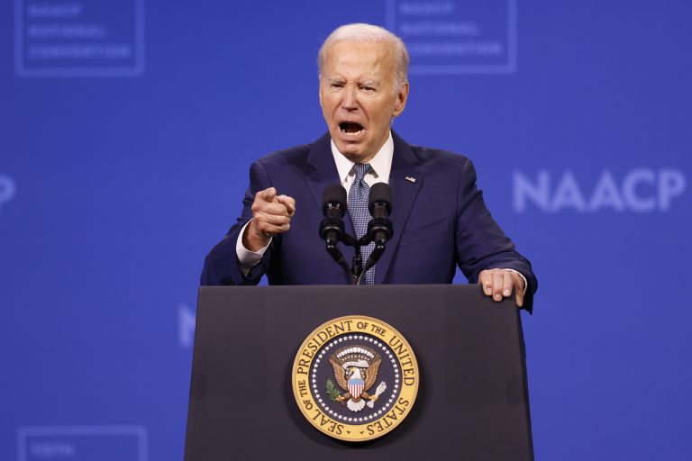 Joe Biden kijelentette, nem megy sehova