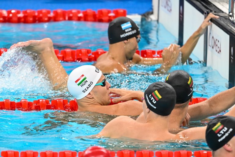 El relevo masculino acabó octavo en la final de 4x100