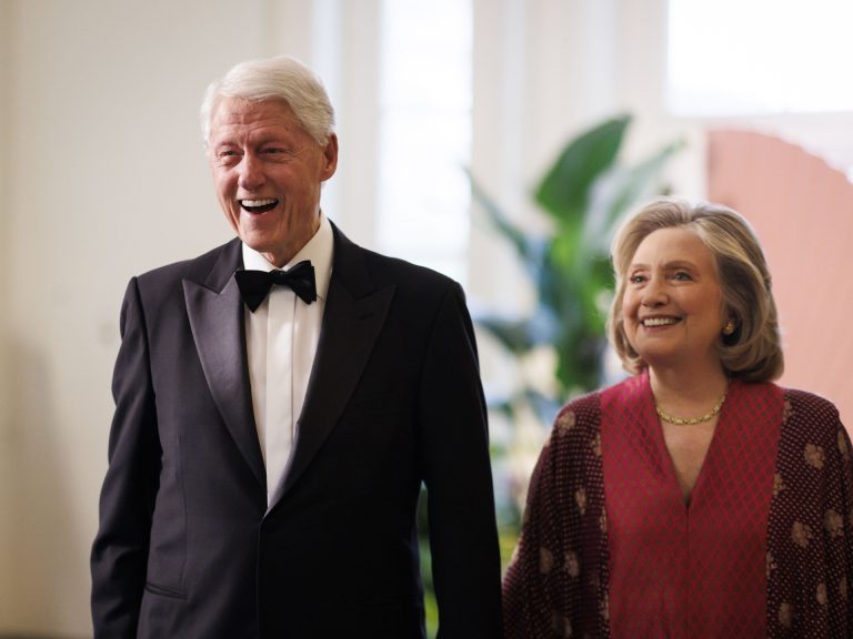 Bill Clinton és Hillary Clinton is női elnököt akar Joe Biden távozásával