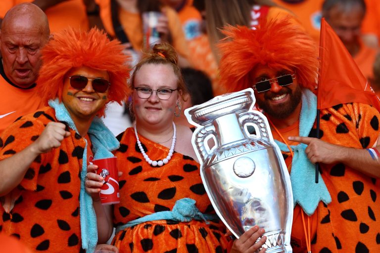 Hatalmas bulit rendeztek a hollandok az Eb negyeddöntője után az öltözőben (videó)