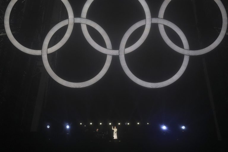 Videón Celine Dion káprázatos visszatérése a párizsi olimpia megnyitójáról