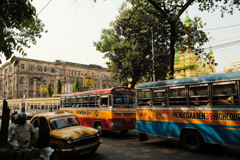 Halálos buszbaleset történt Indiában, 18 halottról tudni (fotóval)