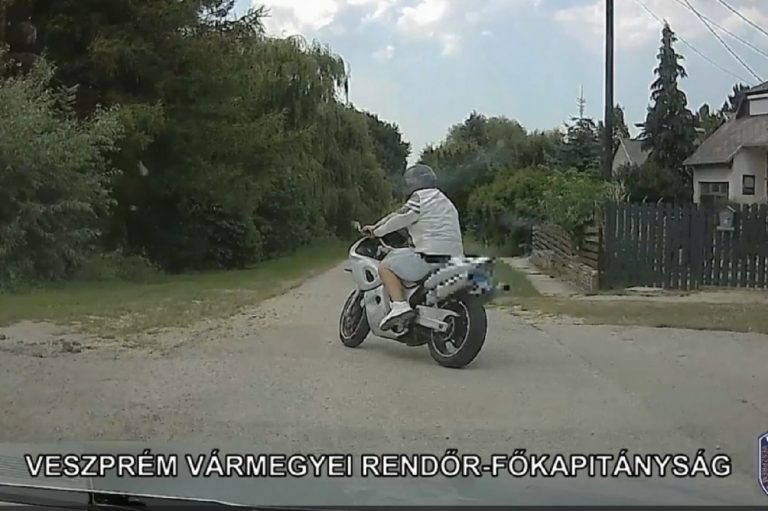 Drogos balatonfüredi motorost fogtak a rendőrök, őrültként száguldott
