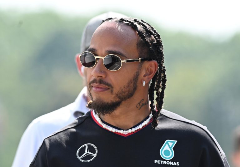 Lewis Hamilton maga a divat