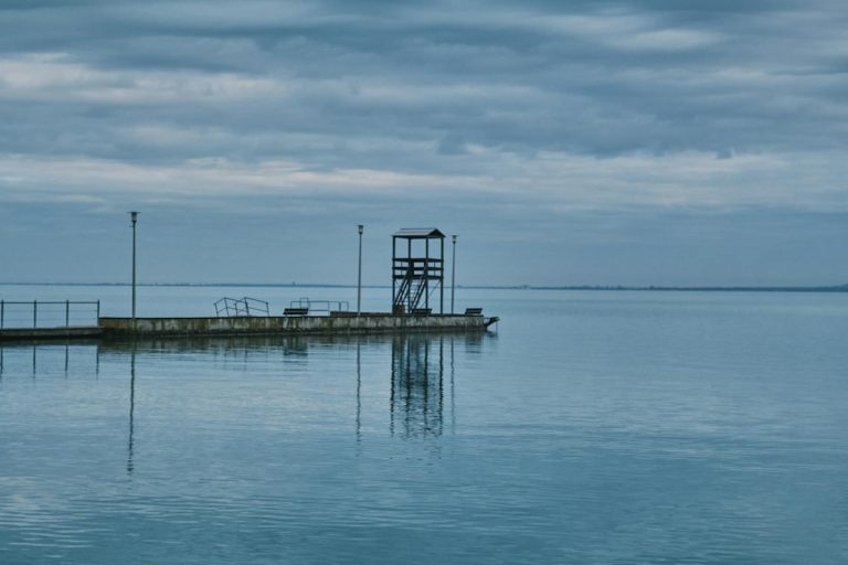 Jelentős vízszintcsökkenés tapasztalható a Balatonnál a hőség következtében