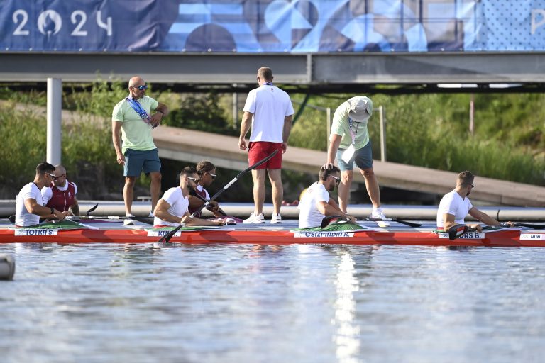 Máris középdöntős a férfi kajak négyes a párizsi olimpián