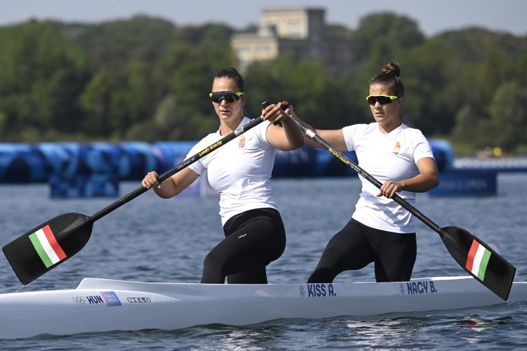 Kiss Ágnes és Nagy Bianka nagy előnnyel nyerték meg a reményfutamot az olimpián