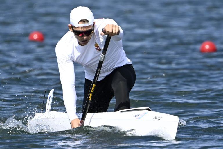 Fejes Dániel megnyerte a reményfutamot, és ott van a legjobb tizenhat között az olimpián