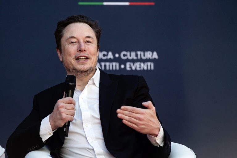 Már a második ember agyába ültetett chipet Musk biotechnológiai cége