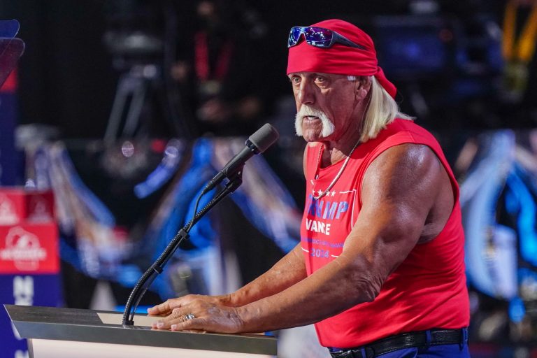 Hulk Hogan azzal „poénkodott”, hogy lecsapja Kamala Harrist, majd megkérdőjelezte az elnökjelölt faji hovatartozását is