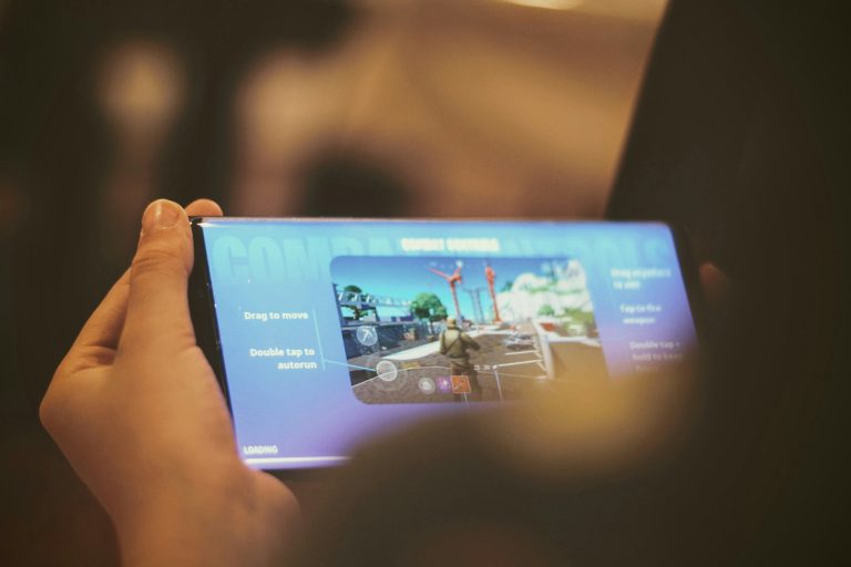 Visszatért mobilra a Fortnite, az Epic-vezér egymilliárd dolláros kárt emleget