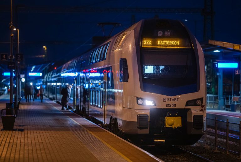 Megszúrtak egy utast a Tokaj InterCityn Szerencsen