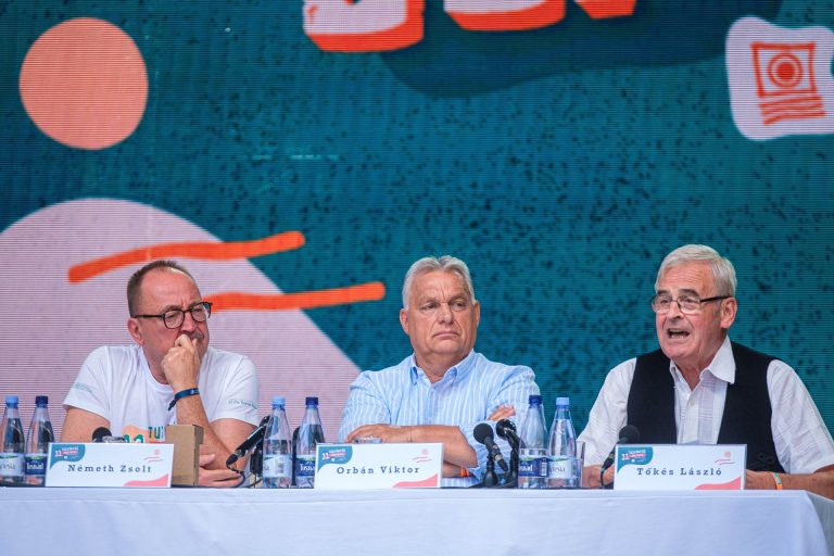 Orbán Viktor autóból üzent péntek 13-án (videó)