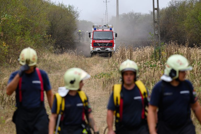 Megint tűz van Csöngén, már négyszáz hektárt érint a tűz