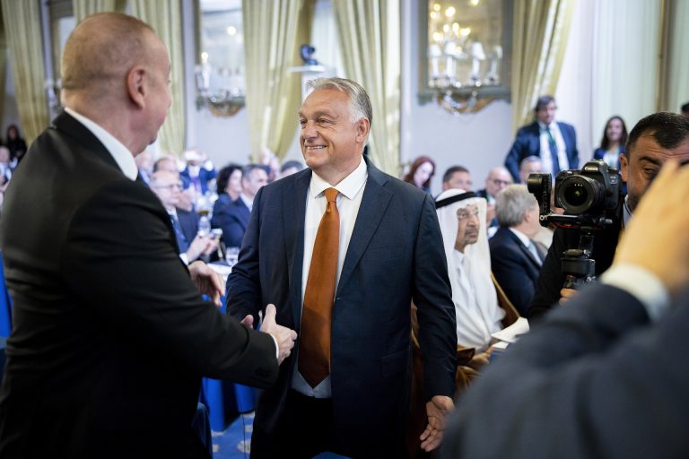 Orbán Viktor: „Ez egy kupleráj, ez egy zűrzavar, ez egy politikai káosz”