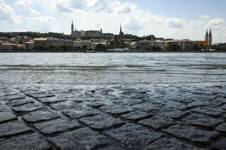 Nem várnak tovább, harmadfokúra emelik az árvízvédelmi készültséget Budapesten