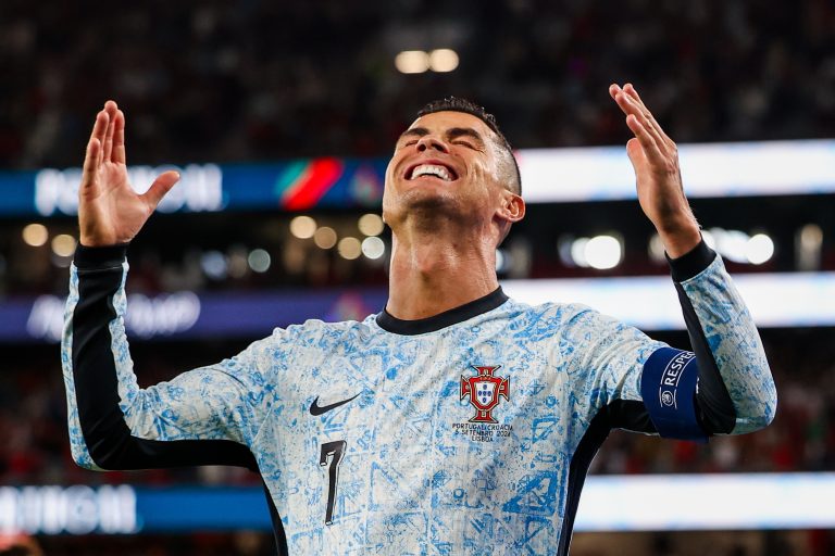 Így őrült meg a közönség Ronaldo győztes góljánál Portugáliában (videó)