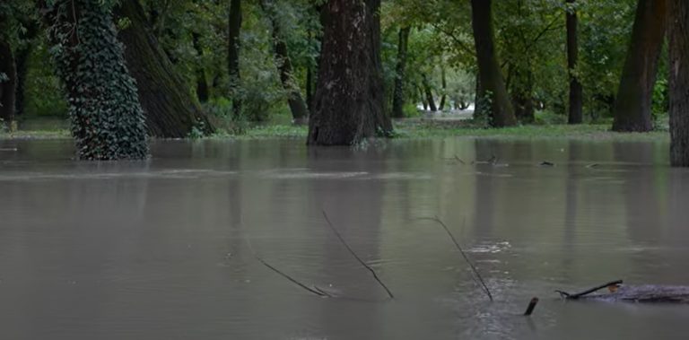 Árvízhelyzet: a mentőhelikopterek és háziorvosok is készenlétben állnak