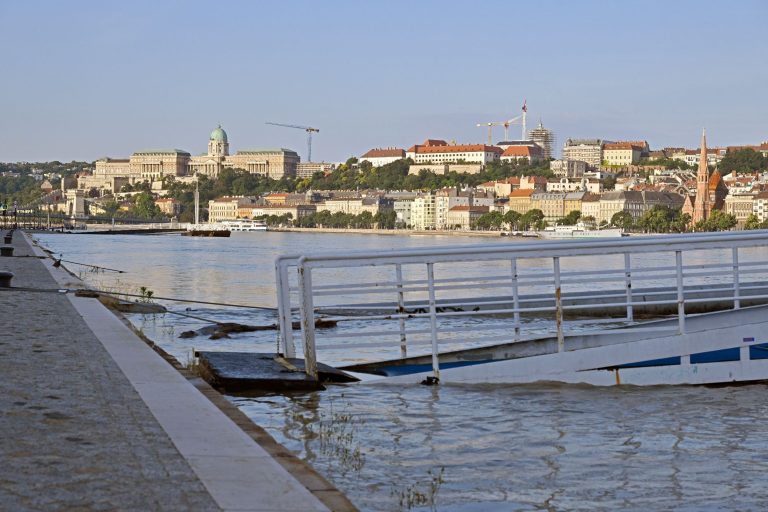 Az árvízhelyzet miatt költözésre kényszerül az A38 hajóról az M2 Petőfi TV és a Petőfi Rádió