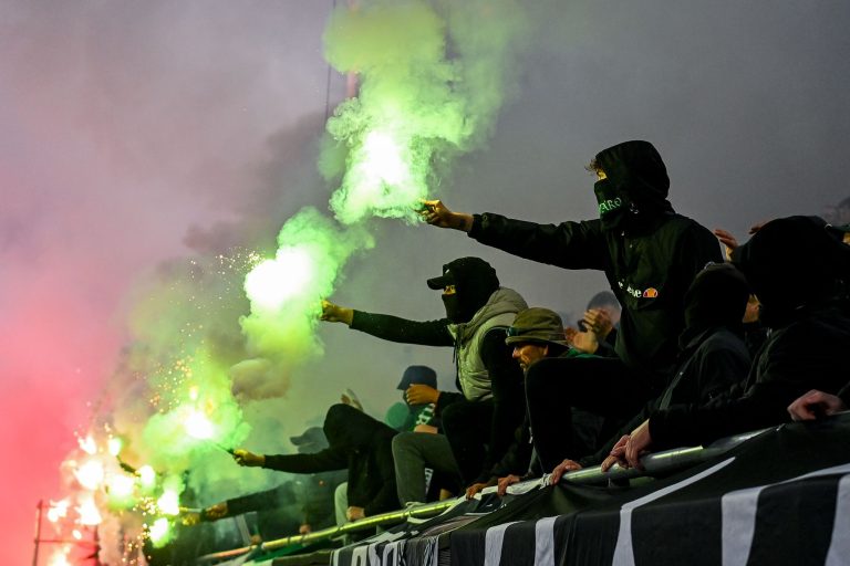 Az UEFA súlyosan megbüntette a Ferencvárost rongálás és pirotechnikai eszközök használata miatt