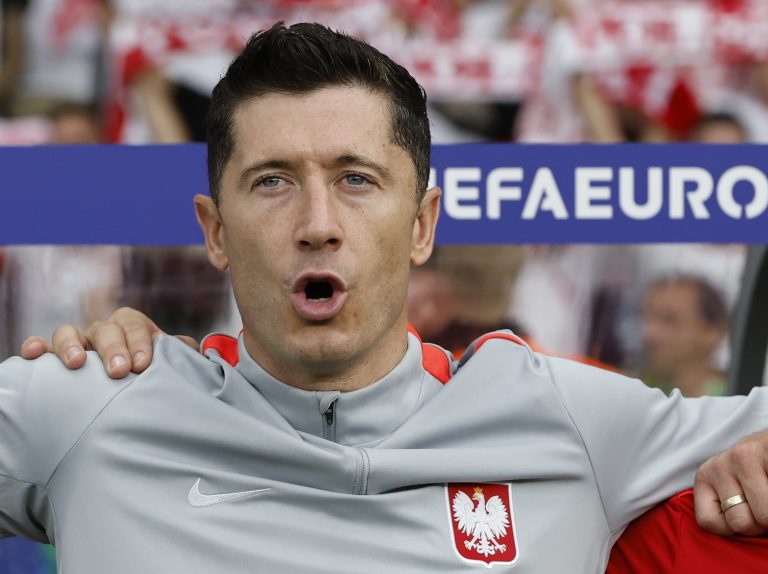 Videón Lewandowski parádés mesterhármasa a Barcelona meccséről