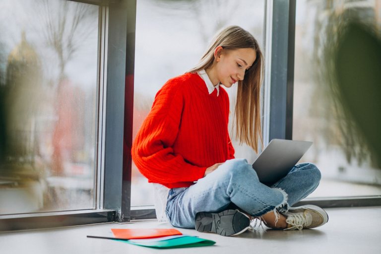 További 125 ezer diák kap laptopot év végéig