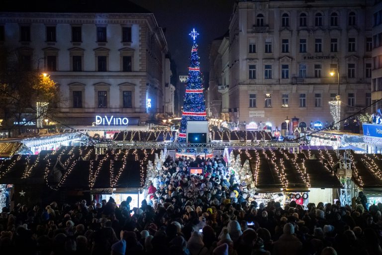 Már jövő héten megnyitják kapuikat a budapesti karácsonyi vásárok