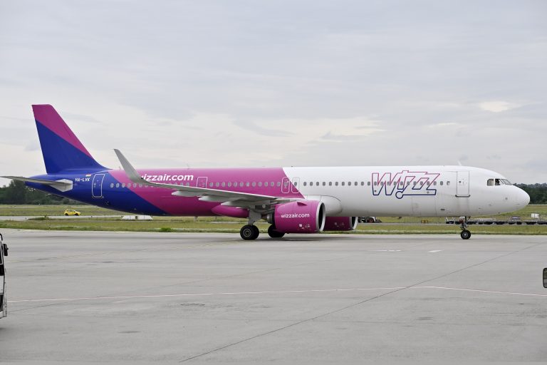 Nem tetszik a Wizz Air-nek, hogy minden késésüket nagyítóval vizsgálják