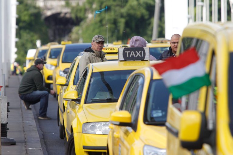 Komoly követelésekkel álltak elő a demonstrációra készülő taxisok