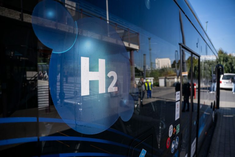 Új dízel- és hidrogénüzemű buszokkal bővül a MÁV-csoport flottája 2025-ben