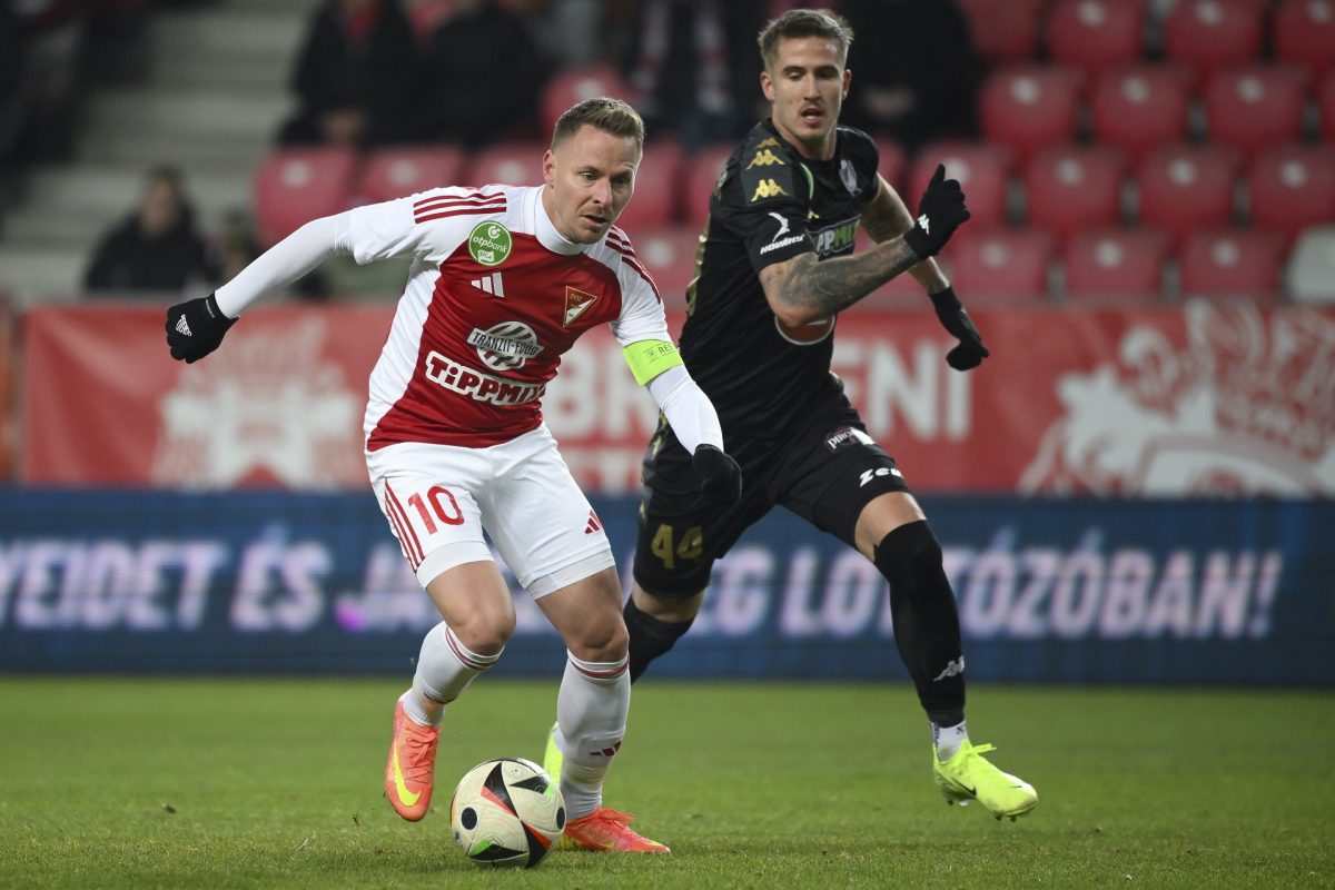 Dzsudzsák Balázs kint volt a PSV-Liverpool meccsen, mezt is kapott (fotóval)