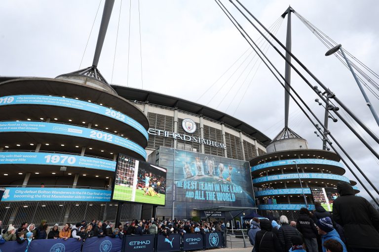 Nagy tűz ütött ki a Manchester City stadionjánál a BL-meccs előtt (videó)