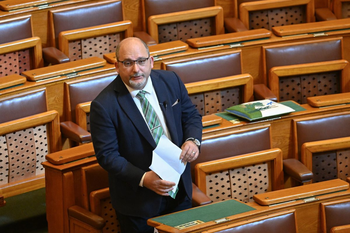 Váratlan fordulat: Csárdi Antal kilépett az LMP parlamenti frakciójából
