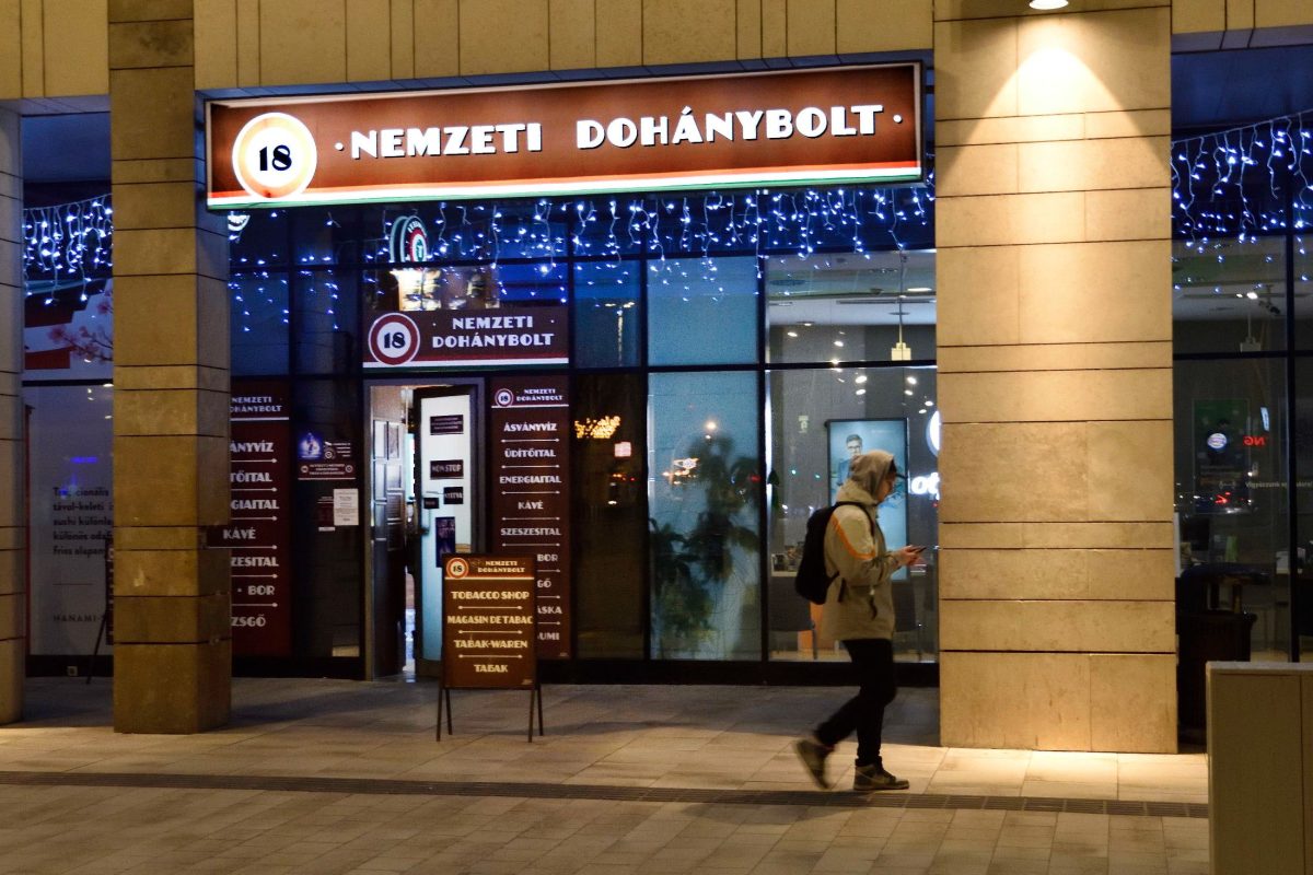 Változhatnak a szabályok, könnyebben megismerhetők lesznek a hevített dohánytermékek a trafikokban