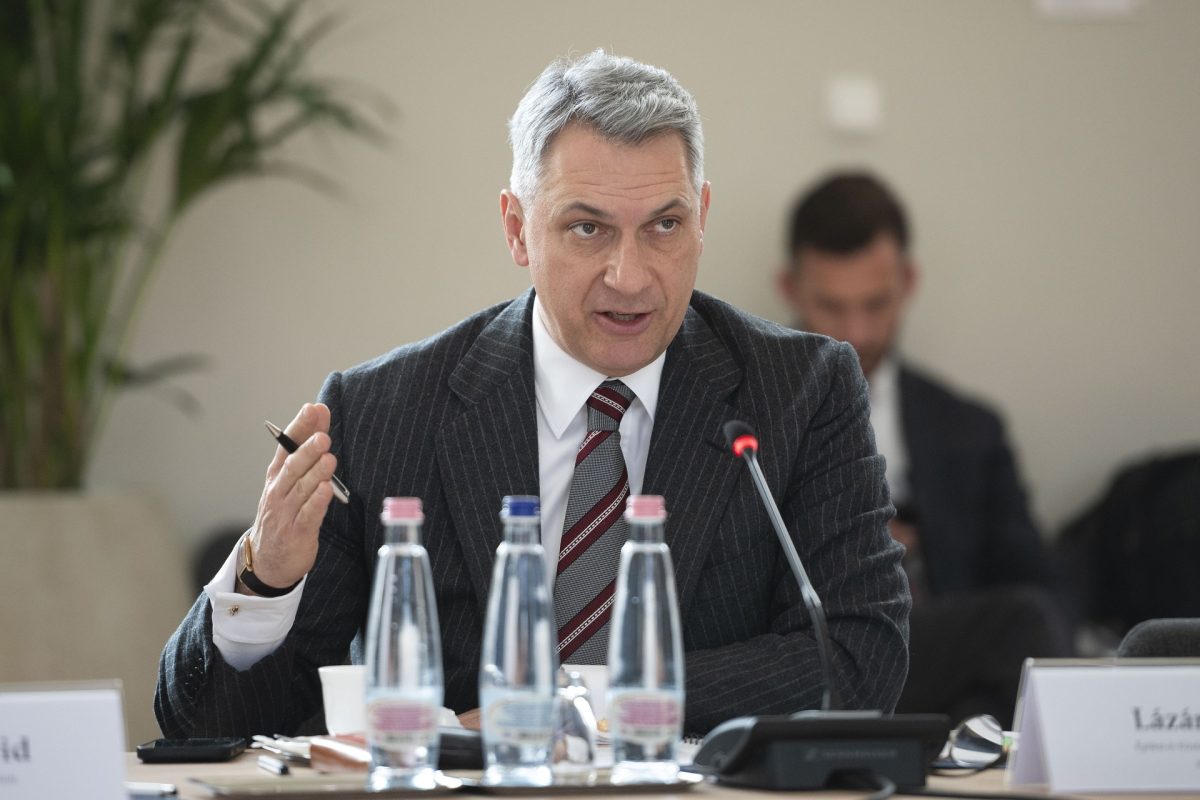 1 milliárdos útfelújítást jelentett be Lázár János Esztergom számára