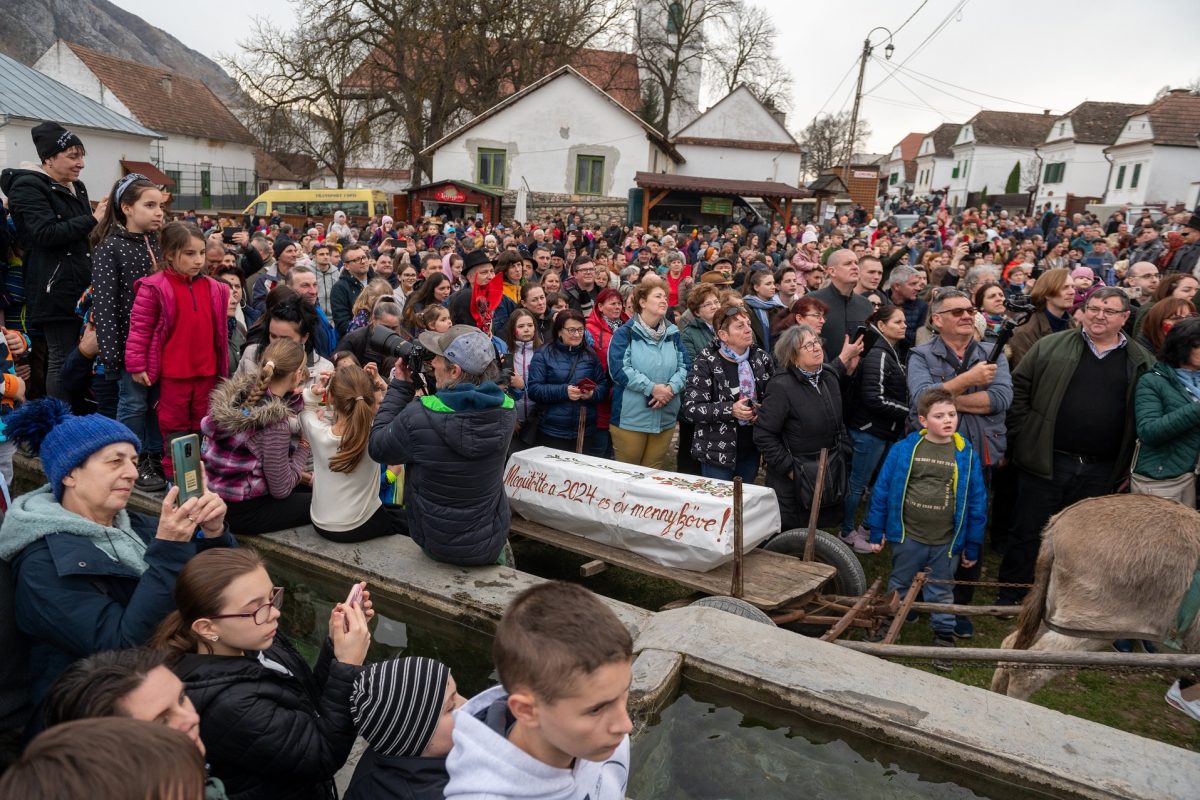 Az influenza-járvány súlyossága miatt a farsangot is elhalaszthatják Tolna vármegyében