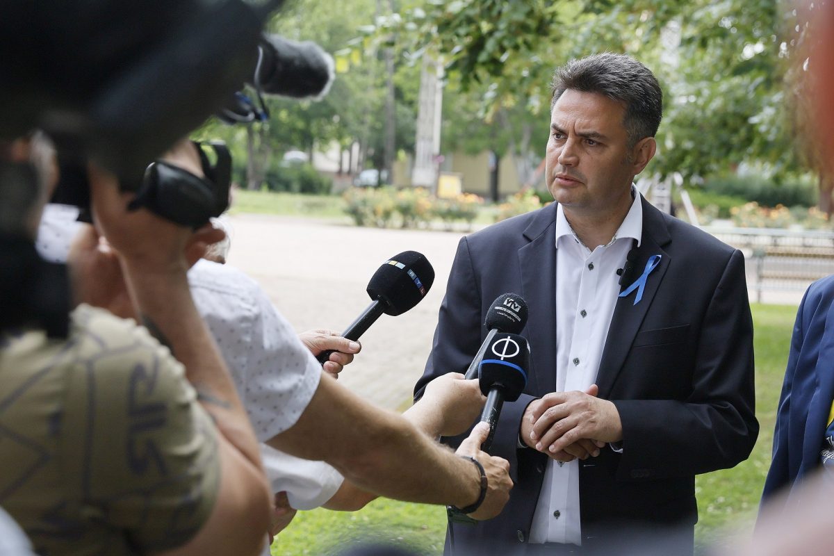 Márki-Zay bejelentette, beáll Magyar Péter mögé