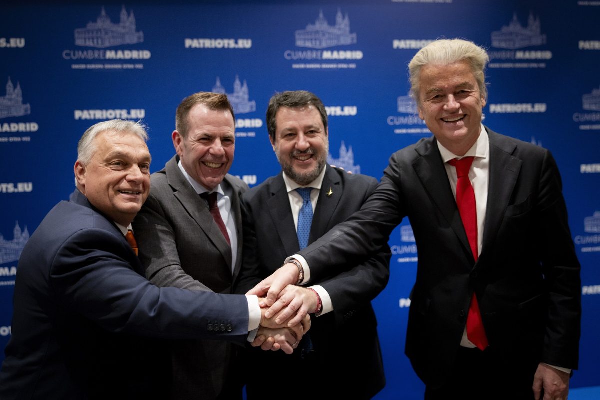 Állva tapsolta a tömeg Orbán Viktort Madridban (videó)