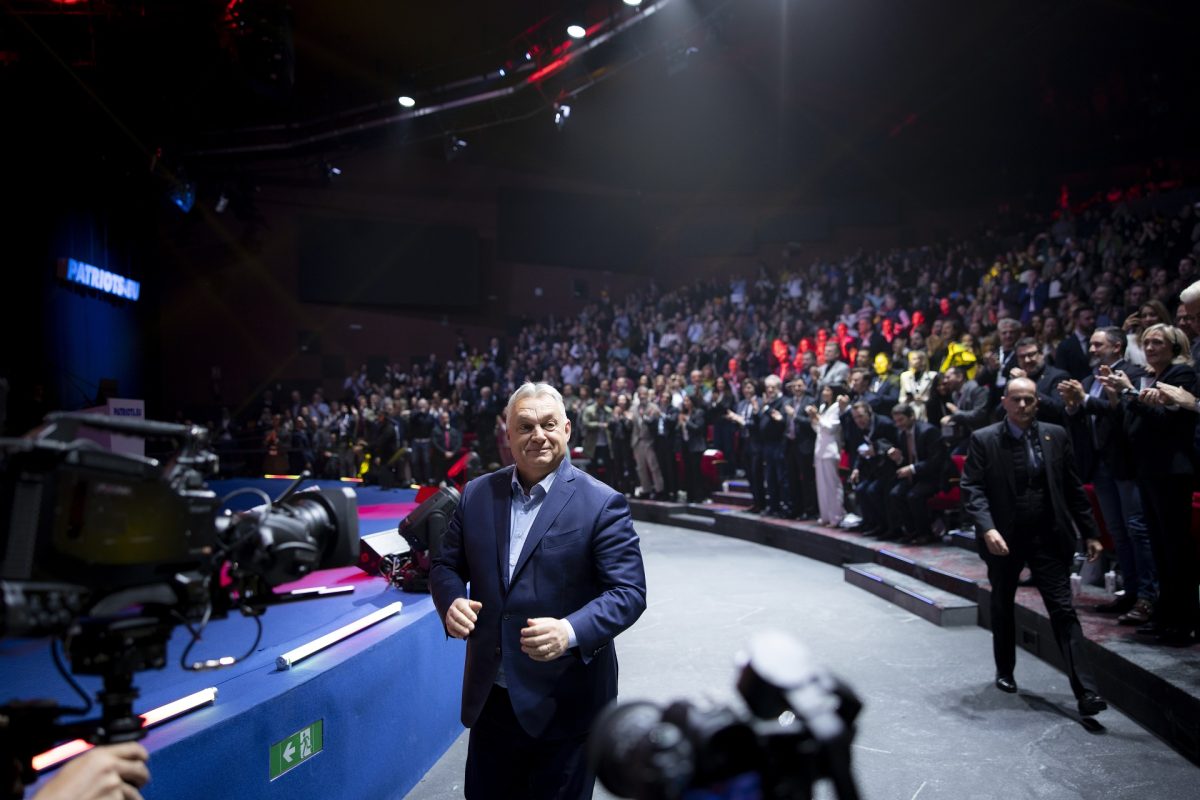 Jelentős mértékben növeli a kormány a minimálbért