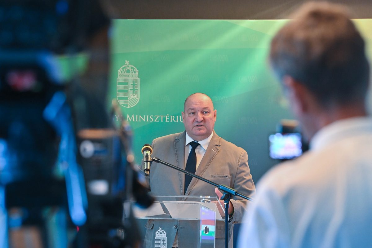 Németh Szilárd Ruszin-Szendi Romulusznak: „Egy nyavalyás hazaáruló mellé álltál”