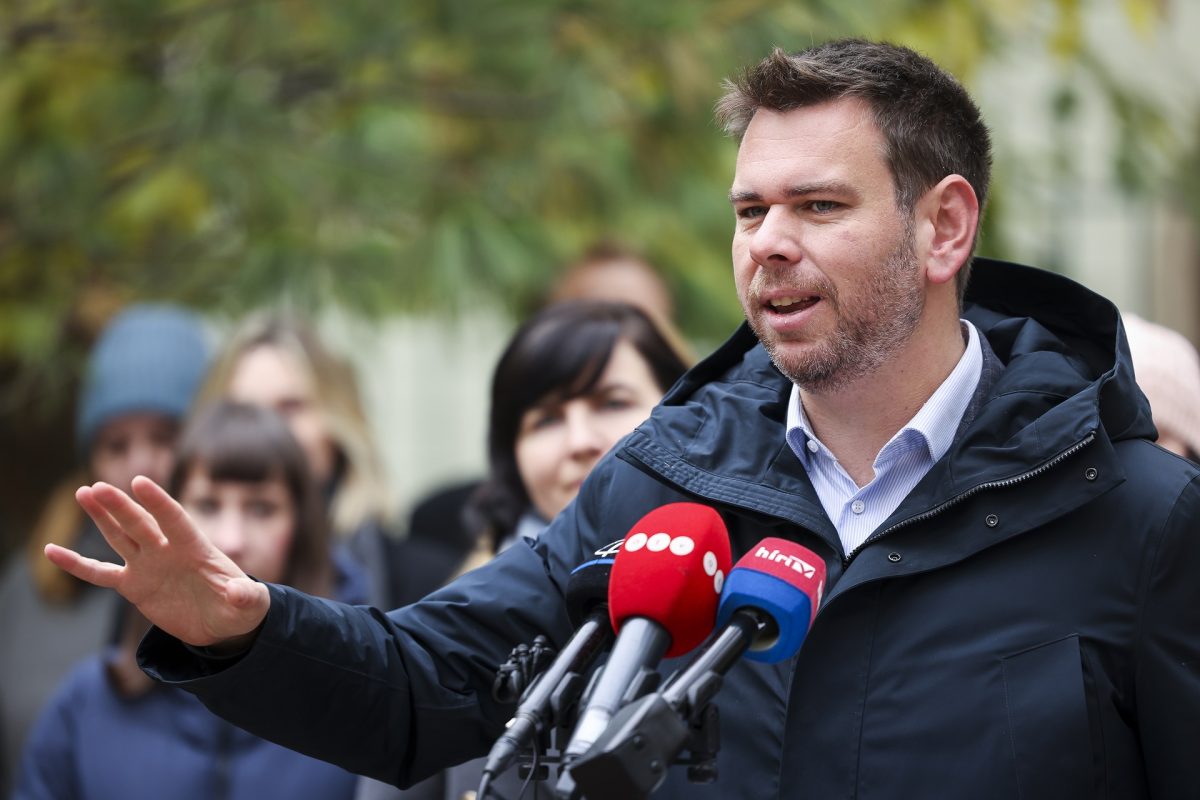 Vitézy Dávid busszal ment el a Fővárosi Közgyűlésre, gyorsulhatnak a villamosok Budapesten