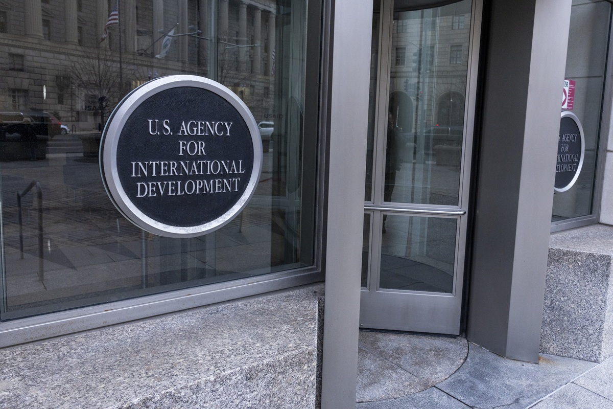 Több mint 6 ezer újságírót és több száz médiumot pénzelt a USAID világszerte