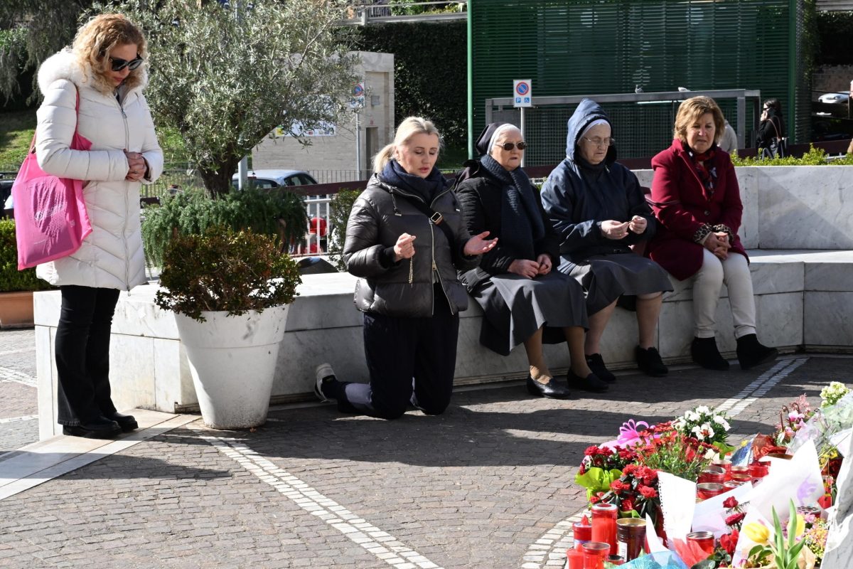 Hörgőgörcsös-rohamot kapott Ferenc pápa a kórházban
