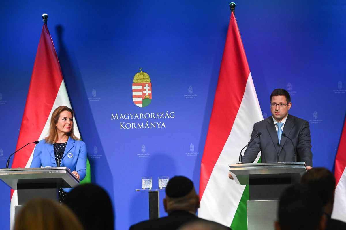 Csütörtökön Kormányinfót tart Gulyás Gergely és Vitályos Eszter