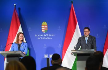 Csütörtökön Kormányinfót tart Gulyás Gergely és Vitályos Eszter