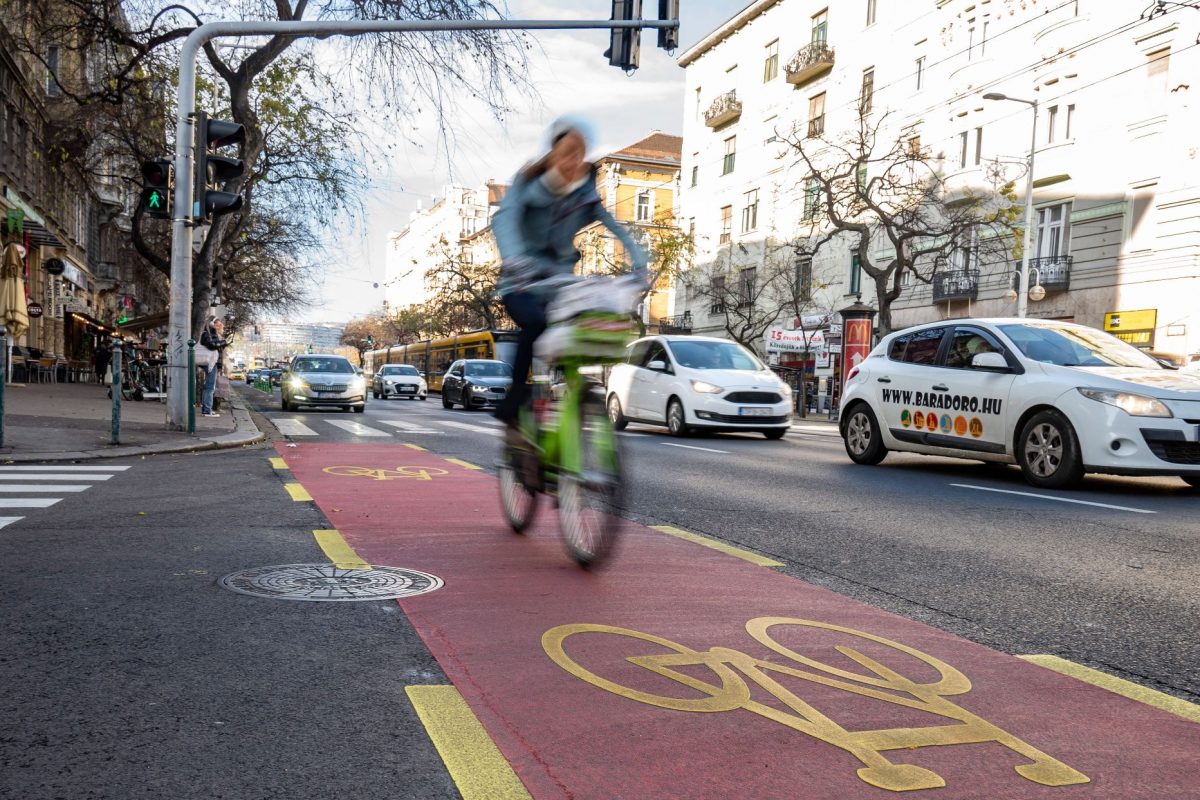 Kerékpársávokra cserélnék a felfestéseket a Nagykörúton