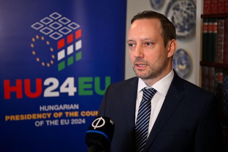 Trump megszünteti azokat a programokat, melyek beavatkoztak a magyar belügyekbe